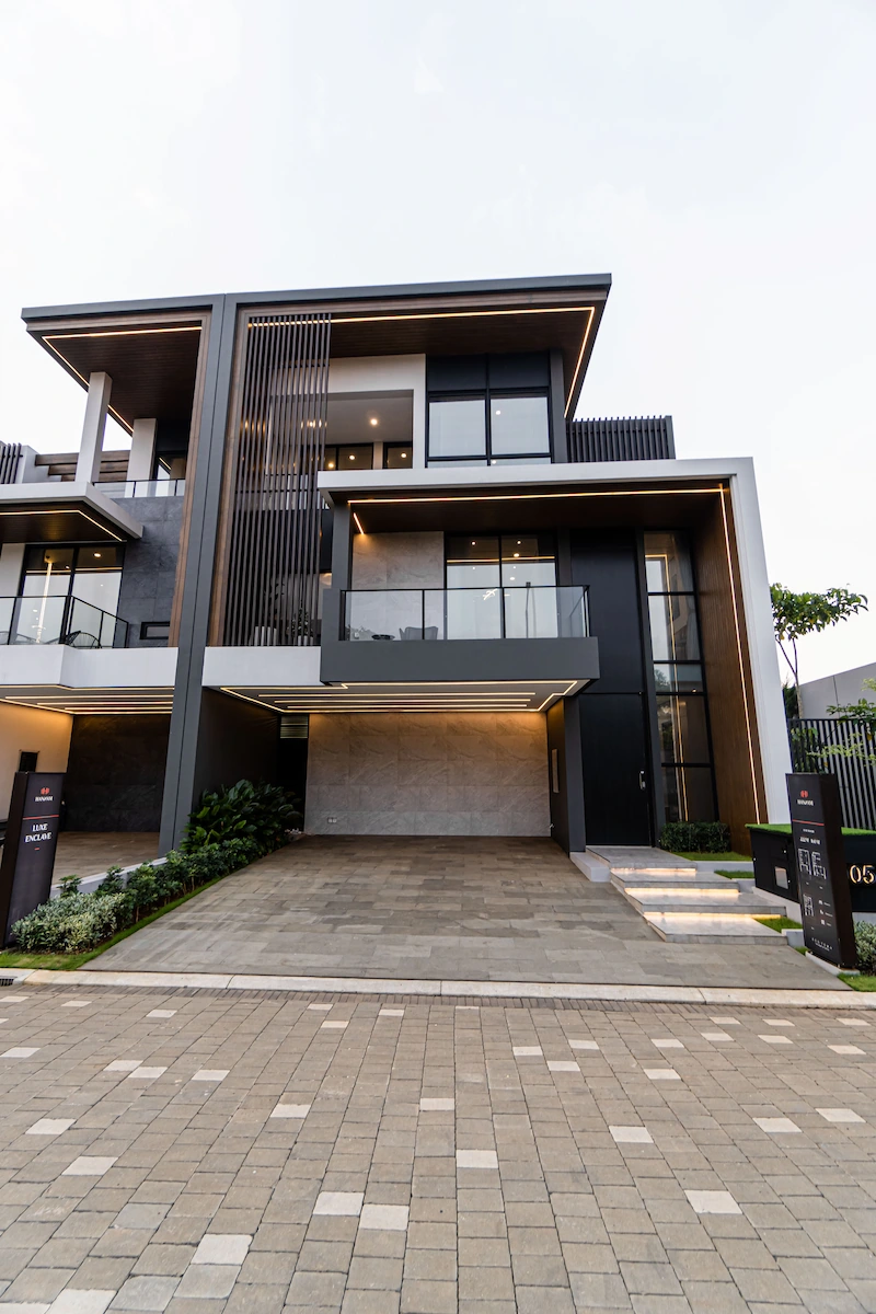 Dak Teras Rumah Modern dengan Balkon
