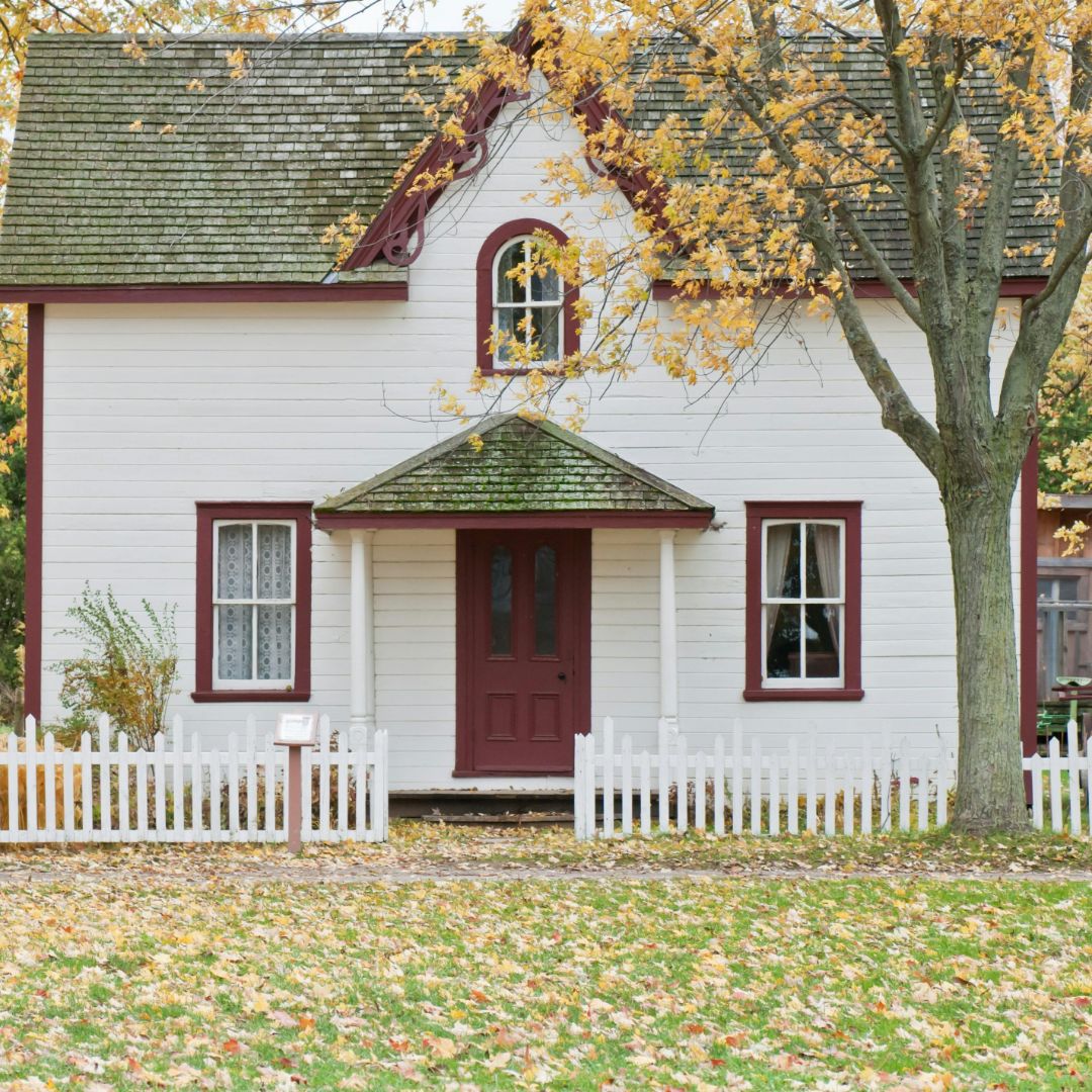 Tampak depan dari sebuah rumah dalam artikel tips renovasi rumah tipe 36