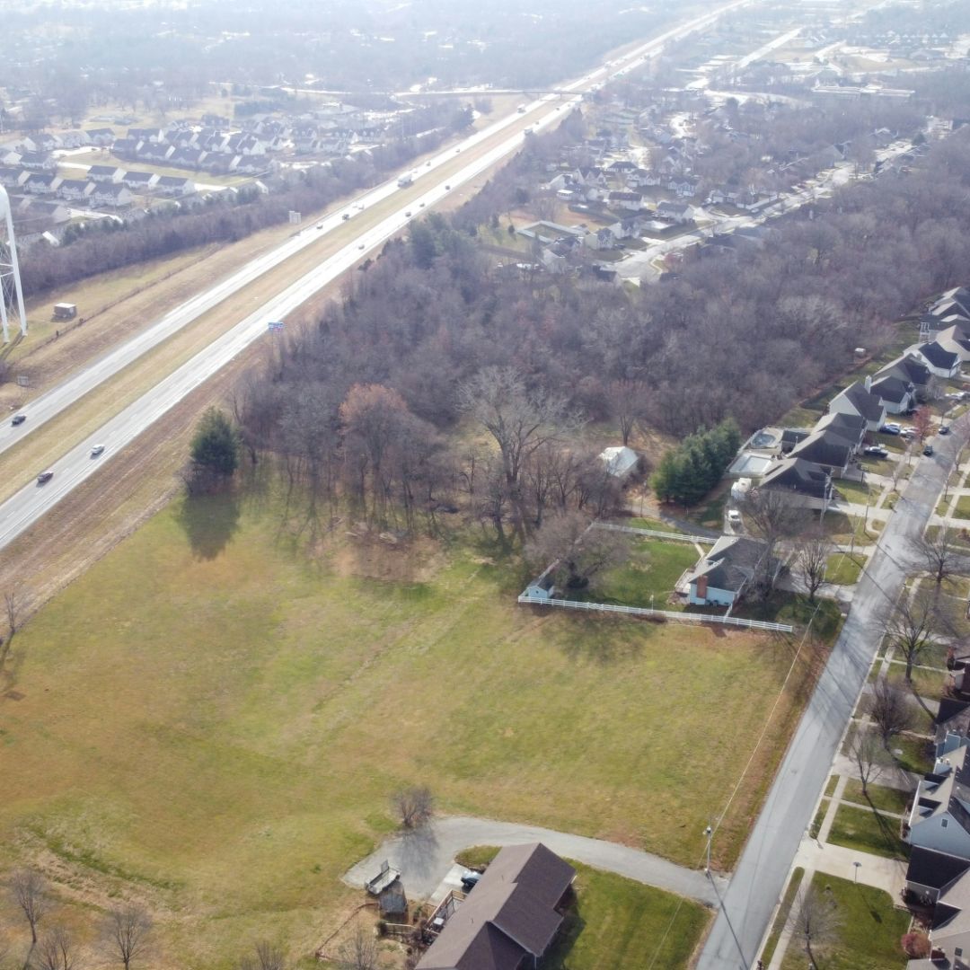 gambar perumahan yang berbatasan dengan jalan tol dalam artikel prospek properti dekat akses tol di website ecotown.id