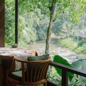 Sebuah restoran dalam artikel restoran keluarga view alam di depok