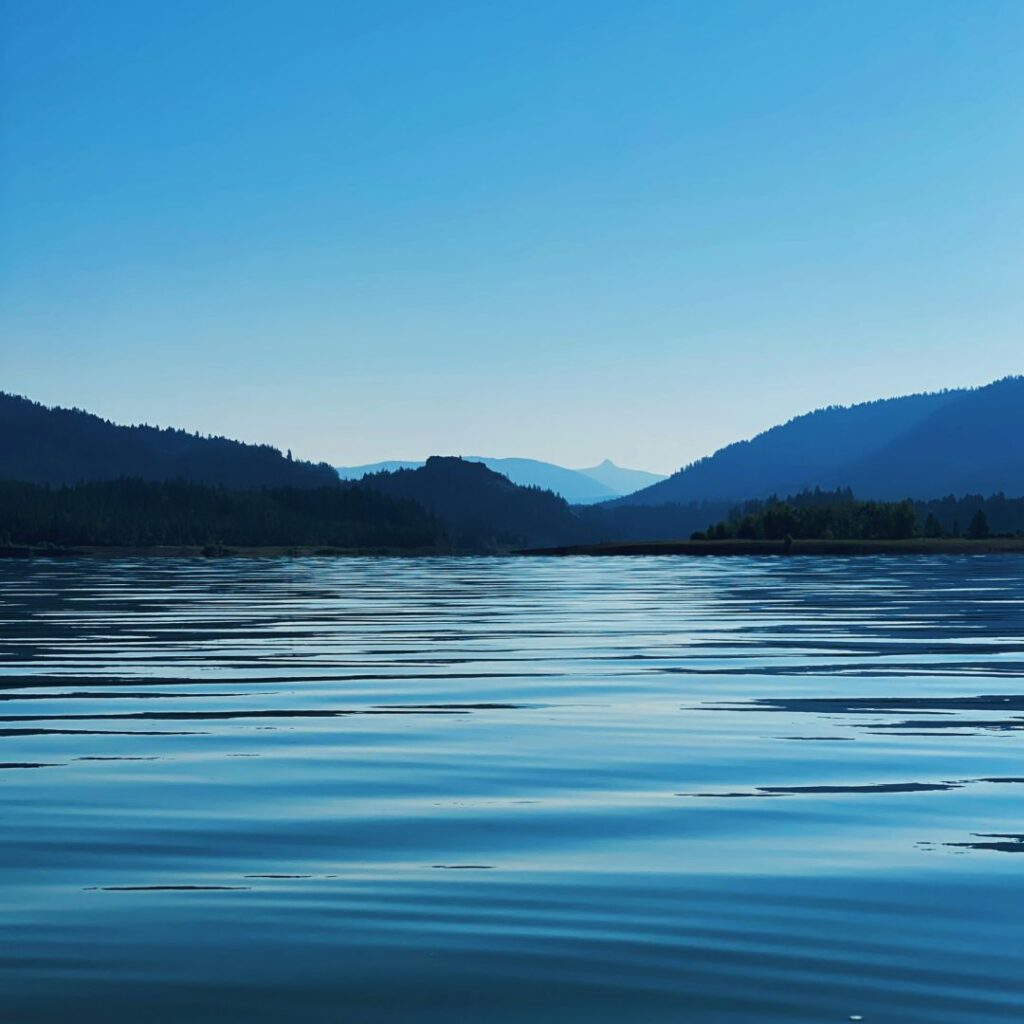 Sebuah danau dalam artikel wisata danau terdekat dari sawangan di website Ecotown.id