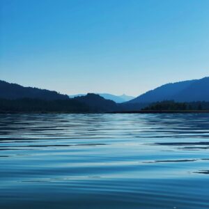 Sebuah danau dalam artikel wisata danau terdekat dari sawangan di website Ecotown.id