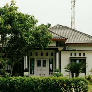 Tampak depan sebuah rumah dalam artikel cara menentukan harga sewa rumah di website ecotown.id