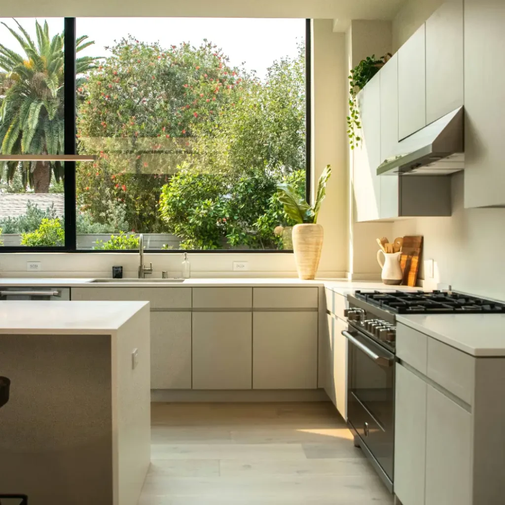 Bentuk dapur minimalis dengan nuansa putih dalam artikel inspirasi dapur modern minimalis di website ecotown.id