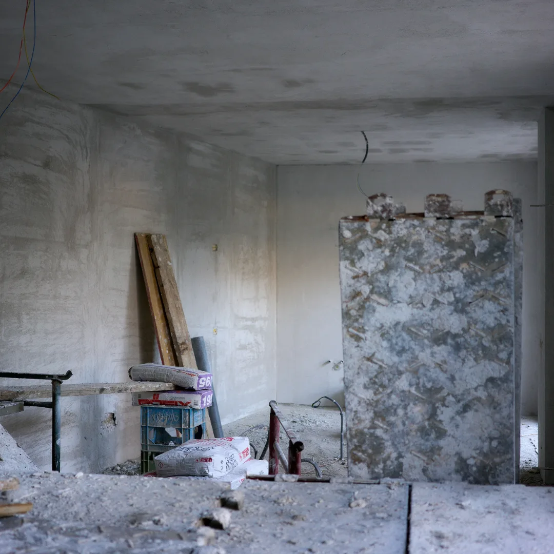 Proses renovasi rumah dalam artikel Renovasi Rumah Tanpa Bongkar Total di website ecotown.id